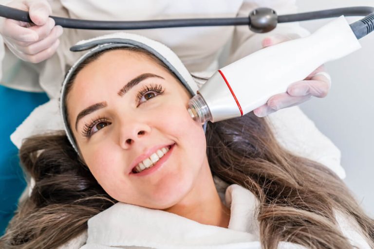 what is microneedling picture