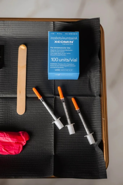 Xeomin packaging and syringes